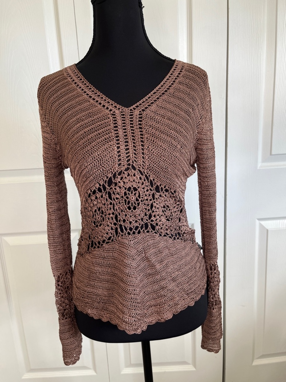 BCBG MaxAzria Brown Crochet Babydoll V‑Neck Top Bell Sleeve S Boho Festival Y2K